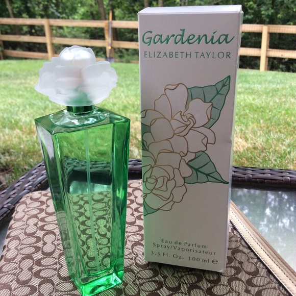 elizabeth taylor gardenia gift set